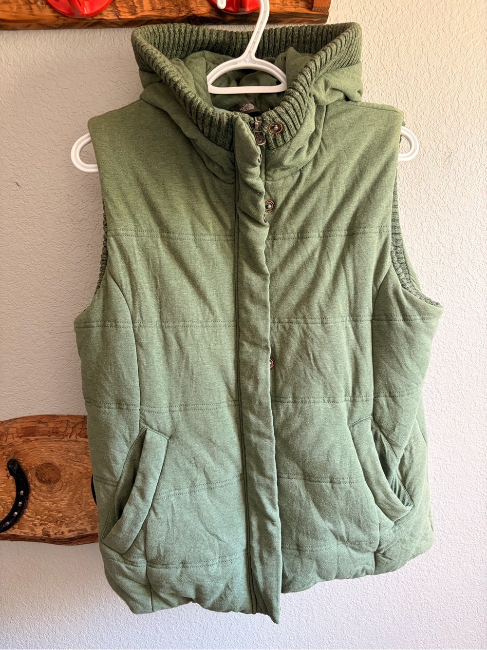 Ladies Northface puff vest LG
